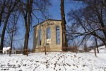 … ocalała potrójna, parawanowa dzwonnica z końca XIX w. … ocalała potrójna, parawanowa dzwonnica z końca XIX w.